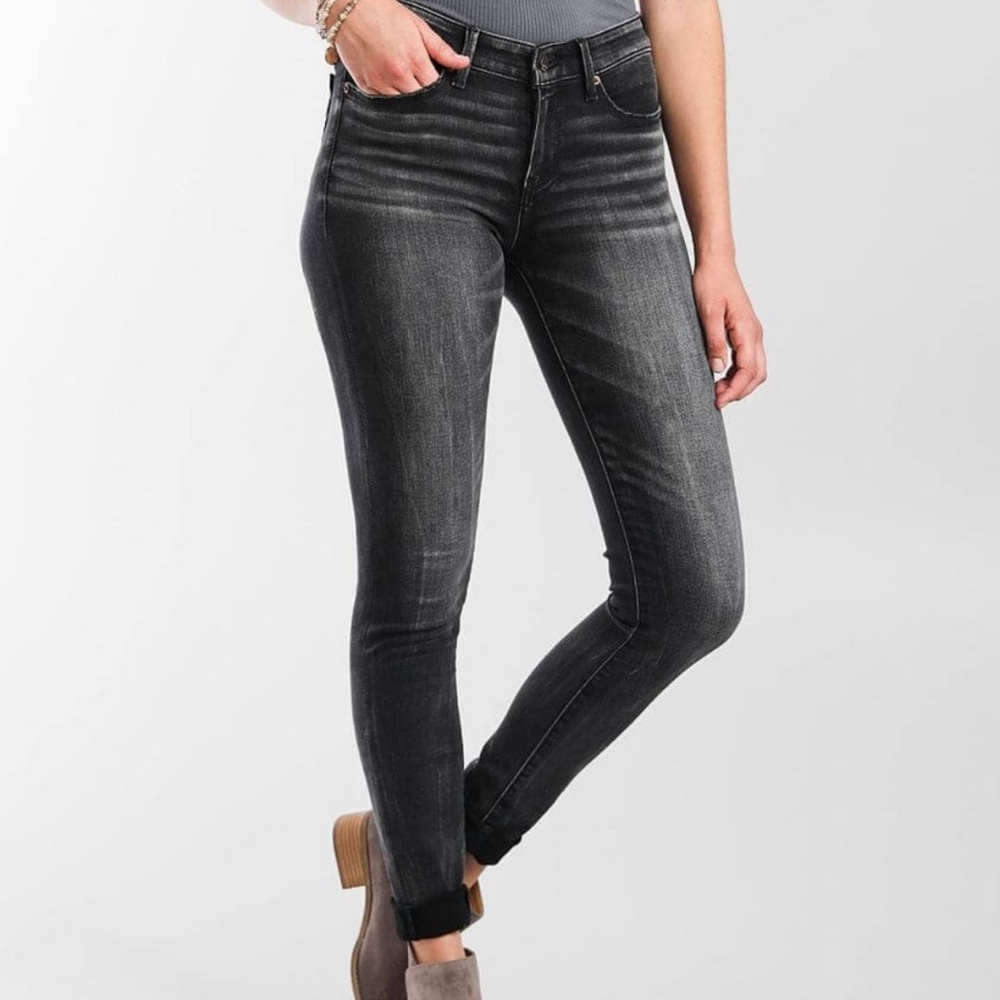 Buckle Black Women's Skinny Jeans in Washed Black 27R